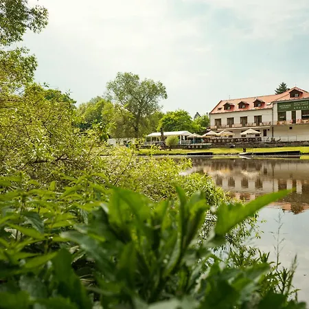 Hotel Ostende - U řeky 3*