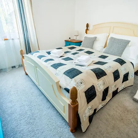 Hotel Ostende - U řeky 3*